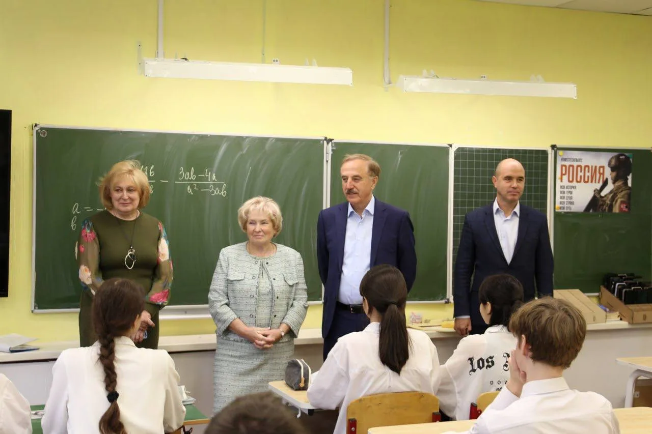 Владимир Ружицкий посетил урок патриотического воспитания в гимназии Люберец
