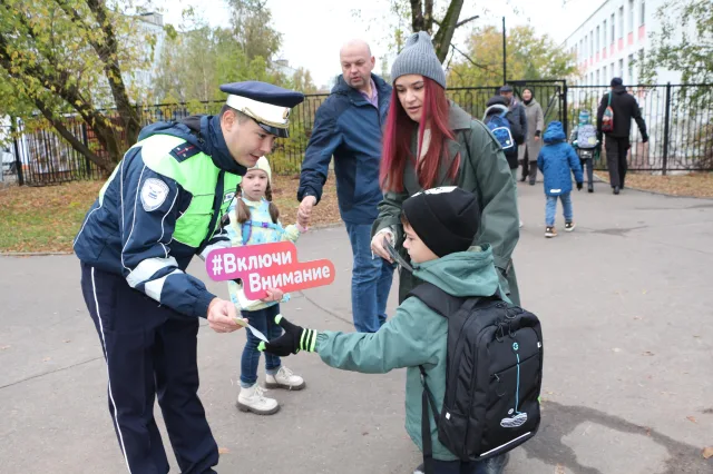 Инспекторы ГАИ в Люберцах напомнили пешеходам о важности соблюдения ПДД